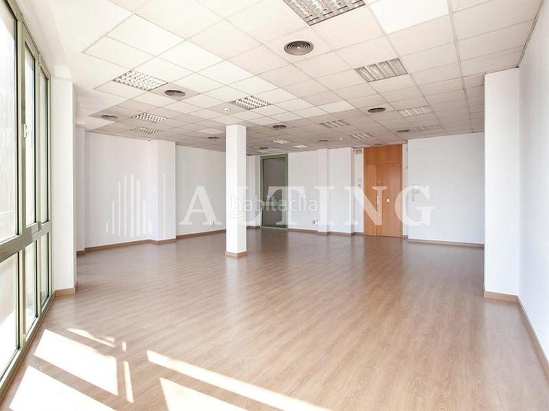 Foto 75fb2bd4-bce6-467b-a70d-782f017c4813. Alquiler oficina espaciosas oficinas en alquiler junto a sagrada familia en Barcelona