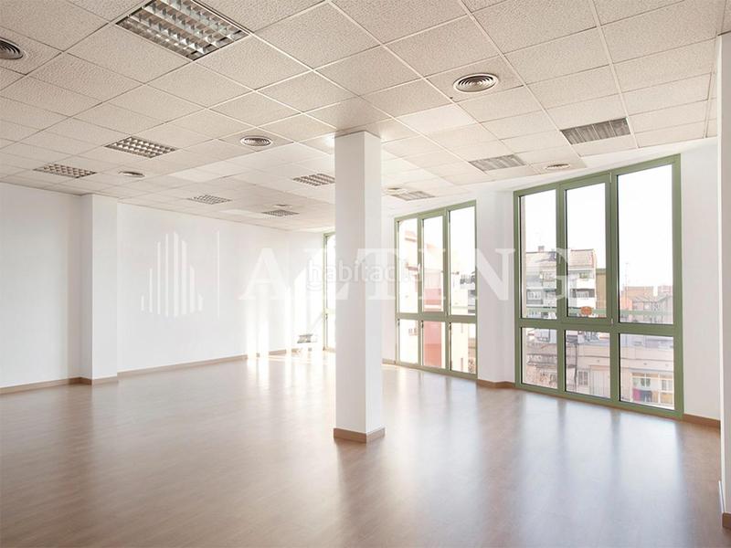 Foto 7c27f2cc-1a4a-4e18-baca-e728137a558f. Alquiler oficina espaciosas oficinas en alquiler junto a sagrada familia en Barcelona