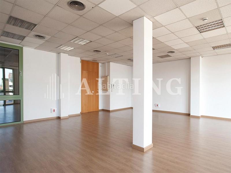 Foto c2bdb939-009a-4a55-9b82-99ec0da338e2. Alquiler oficina espaciosas oficinas en alquiler junto a sagrada familia en Barcelona