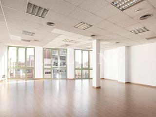 Lloguer Oficina  Diagonal. Espaciosas oficinas en alquiler junto a sagrada familia
