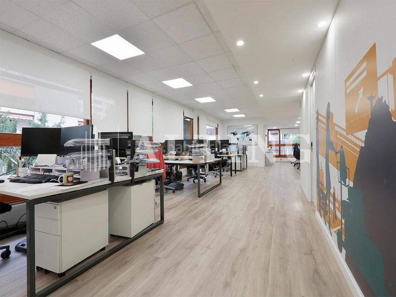 Foto 14810f49-573b-4ef0-ab40-f94a4aa46f1e. Alquiler oficina excelentes oficinas en alquiler junto al paseo de manuel girona en Barcelona