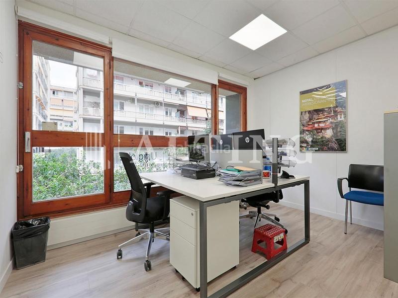 Foto 4d27b368-884a-4cd4-bcc2-06f69598cb0c. Alquiler oficina excelentes oficinas en alquiler junto al paseo de manuel girona en Barcelona