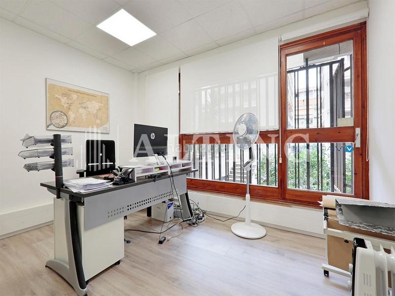 Foto 6e5863d0-826f-4b88-a261-23e8585c207e. Alquiler oficina excelentes oficinas en alquiler junto al paseo de manuel girona en Barcelona