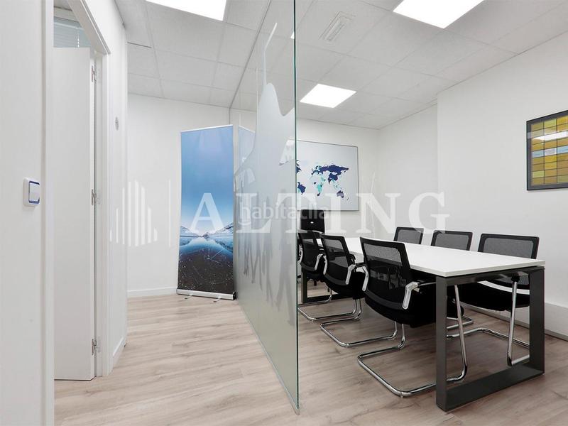 Foto 8b5d0ab9-dbb4-4a1b-8bc8-a428bed57e57. Alquiler oficina excelentes oficinas en alquiler junto al paseo de manuel girona en Barcelona