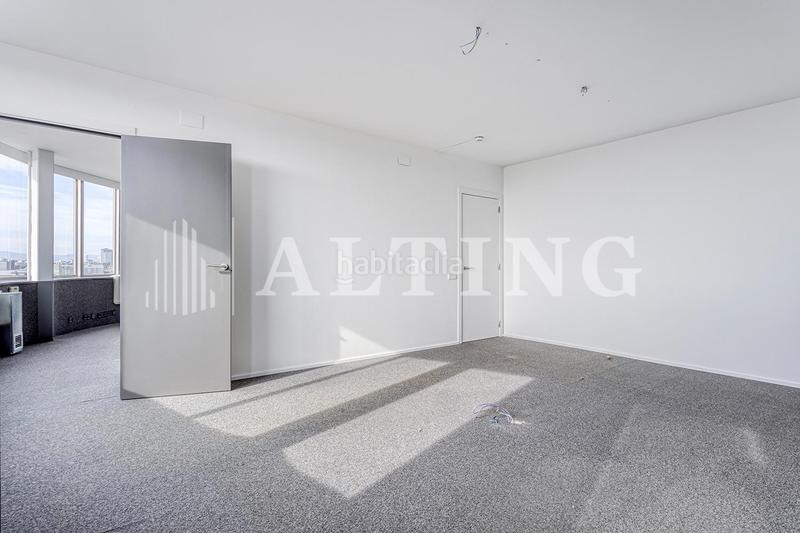 Foto 2b6cd75b-4c4e-451b-9e09-26e4229bc531. Lloguer oficina amb calefacció a Barri de les Corts Barcelona