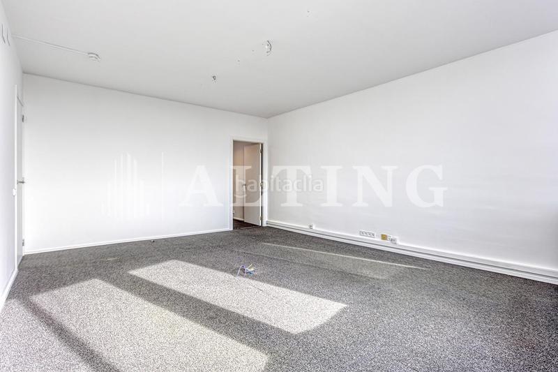 Foto 92c1a3f1-ad9e-430c-950e-f3f41c8a8c56. Lloguer oficina amb calefacció a Barri de les Corts Barcelona