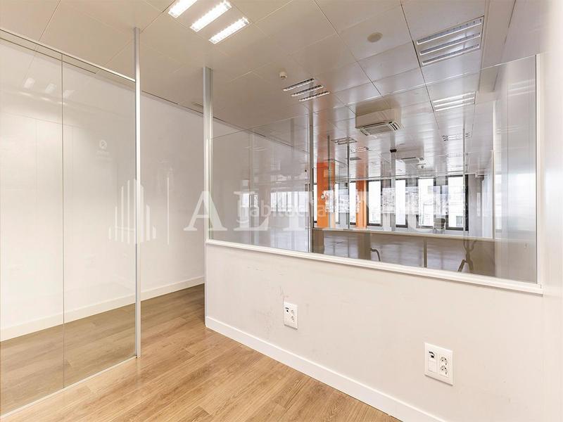 Foto 8eac2c8e-bfb4-45d3-9fd0-07c821347bee. Rent office space with heating in Dreta de l´Eixample Barcelona