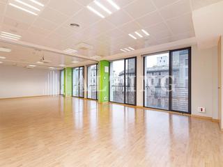Lloguer Oficina  Gran vía corts catalanes. Oficinas de 262m2 en alquiler en la dreta del eixample