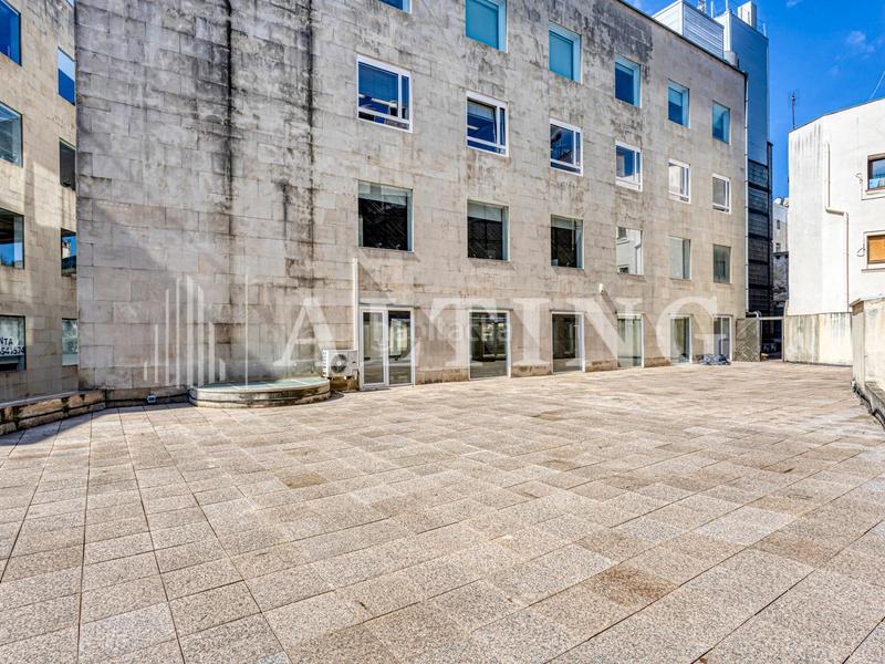 Foto f516af0e-8ebb-4091-a5df-a1e359fe5e67. Rent office space with heating in Gòtic Barcelona