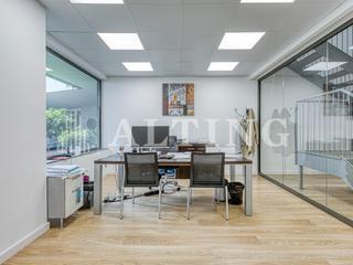 Local Comercial a Tres Torres. Fantástico local de 200m en venta en la calle vergós, en les tre
