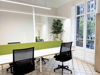 Alquiler Oficina  Vía via laietana. Oficinas reformadas de 240m2 en finca catalogada en via laietana