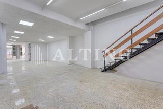 Local Comercial  Carrer vallespir. Amplio local comercial en venta en la calle vallespir