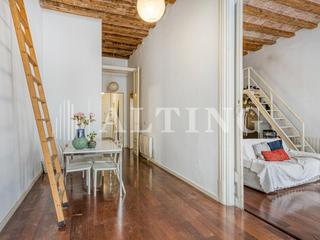Appartement  Carrer junta de comerç. Magnífica propiedad reformada en finca señorial junto a las ramb