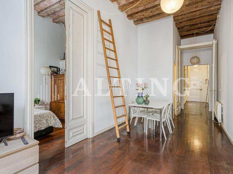 Foto 7b6a6cd4-7e26-436a-a87a-bbdb959016a6. Piso magnífica propiedad reformada en finca señorial junto a las ramblas en Barcelona