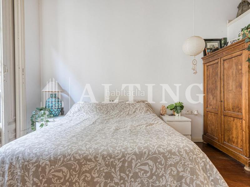 Foto c9d10a25-475d-4275-94f3-e5fd2e0c4031. Piso magnífica propiedad reformada en finca señorial junto a las ramblas en Barcelona