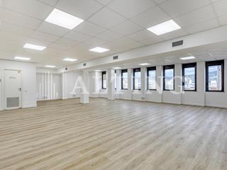Affitto Ufficio in L´Antiga Esquerra de l´Eixample. Fantásticas oficinas de 130m en alquiler en la nova esquerra de
