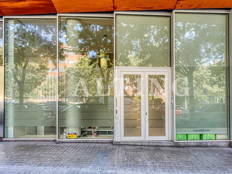 Foto 1ffa8355-686b-45e1-8305-21a6ad00b40e. Alquiler oficina exclusivo local comercial de 190 m en Sarriàpedralbes con amplia fachada acristalada en Barcelona