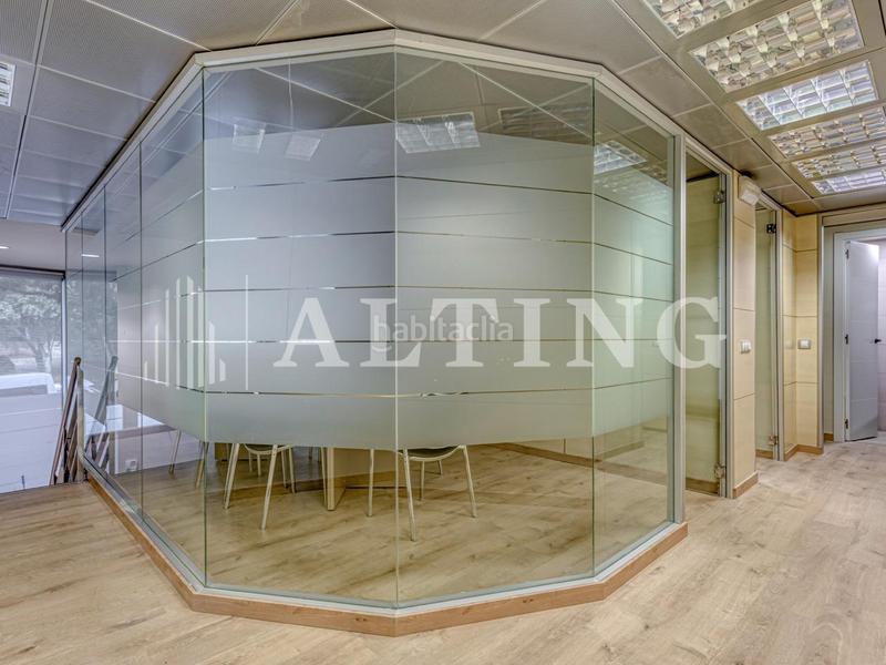 Foto b2b358f4-04ef-4052-bc20-ce96317ca852. Alquiler oficina exclusivo local comercial de 190 m en Sarriàpedralbes con amplia fachada acristalada en Barcelona