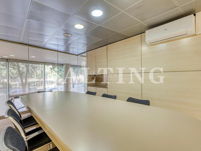 Foto bb20253d-cfdd-4e26-8551-fbe55fc93818. Alquiler oficina exclusivo local comercial de 190 m en Sarriàpedralbes con amplia fachada acristalada en Barcelona