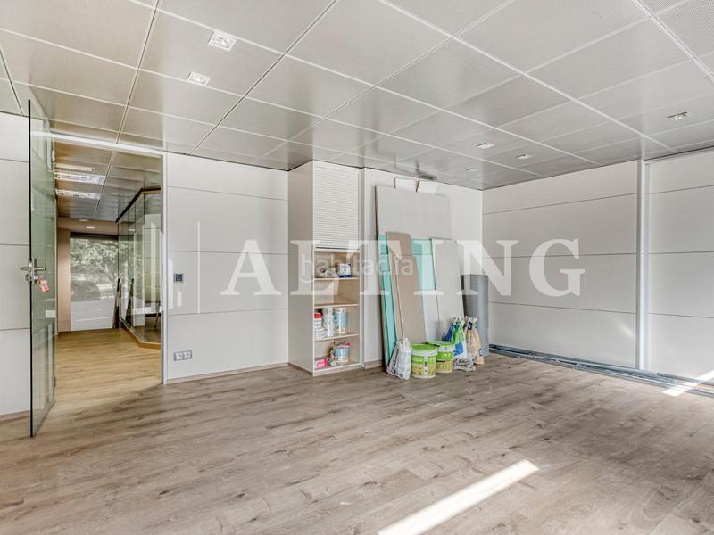 Foto c450d2a3-3fe0-40cb-baa7-d351d71ccb68. Alquiler oficina exclusivo local comercial de 190 m en Sarriàpedralbes con amplia fachada acristalada en Barcelona