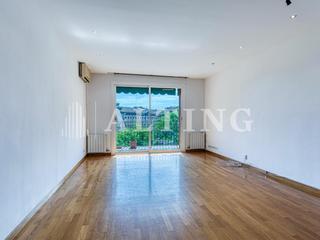 Rent Flat  Josep tarradellas. Fantástico piso en alquiler con terraza cerca de estación de san