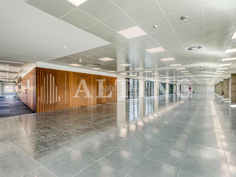 Foto f548de4a-dce2-433e-9706-d447a9b7a3b4. Location bureau avec chauffage dans Provençals del Poblenou Barcelona