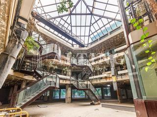 Affitto Edificio in Calle de calàbria 143-147. Un espacio único para empresas con visión en pleno centro de bar