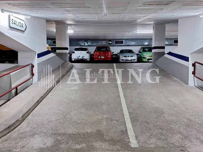 Foto fe811a4d-0c55-43c1-ba93-3b0963f8101a. Parking voiture dans Barri de les Corts Barcelona