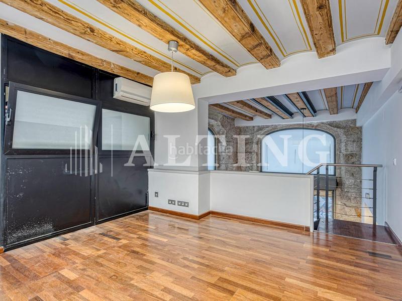 Foto 0a8698e6-88ec-49f5-9d76-910a41ee1905. Local comercial  reformado con encanto histórico en el gótico en Barcelona