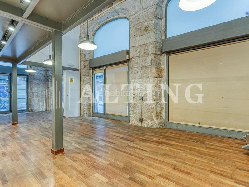 Foto 298fc17c-6cba-4977-8fef-26e6851bf384. Local comercial  reformado con encanto histórico en el gótico en Barcelona