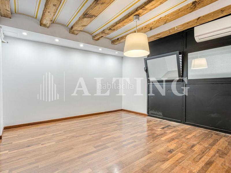 Foto 5552be67-2395-46ac-aeb8-e0f2a16aa57c. Local comercial  reformado con encanto histórico en el gótico en Barcelona