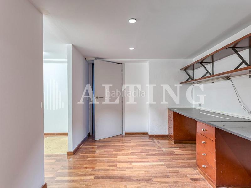 Foto 5fc8b2f0-53cc-4cde-8454-ebfd96a5efc9. Local comercial  reformado con encanto histórico en el gótico en Barcelona