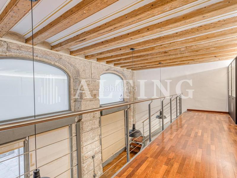 Foto b9d6c92b-8f8e-40fe-ba4c-557dcadc5d72. Local comercial  reformado con encanto histórico en el gótico en Barcelona