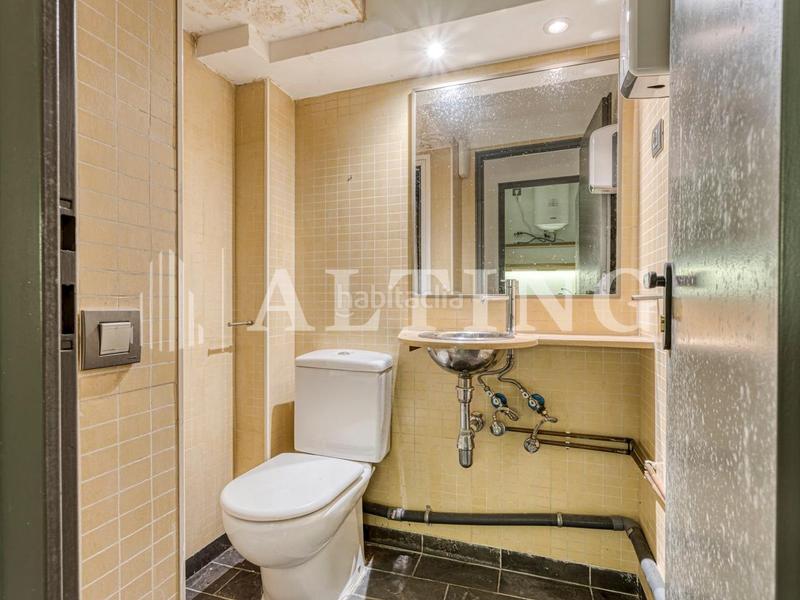 Foto e75d4b22-7ee9-47aa-9578-50a35b409f89. Local comercial  reformado con encanto histórico en el gótico en Barcelona