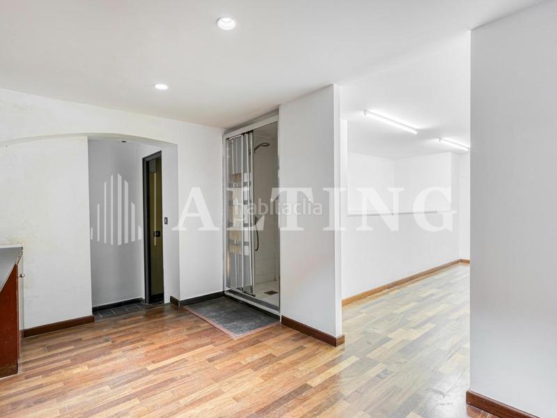 Foto f339aac6-f592-414f-8076-367be6f4e3c1. Local comercial  reformado con encanto histórico en el gótico en Barcelona