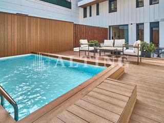 Pis  Calle alfons xii. Planta baja de diseño con terraza y piscina privada en edificio