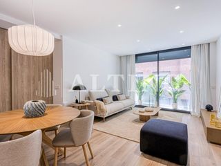 Pis a Carrer alfons xii 10. Elegante piso de 3 habitaciones con terraza privada y piscina co