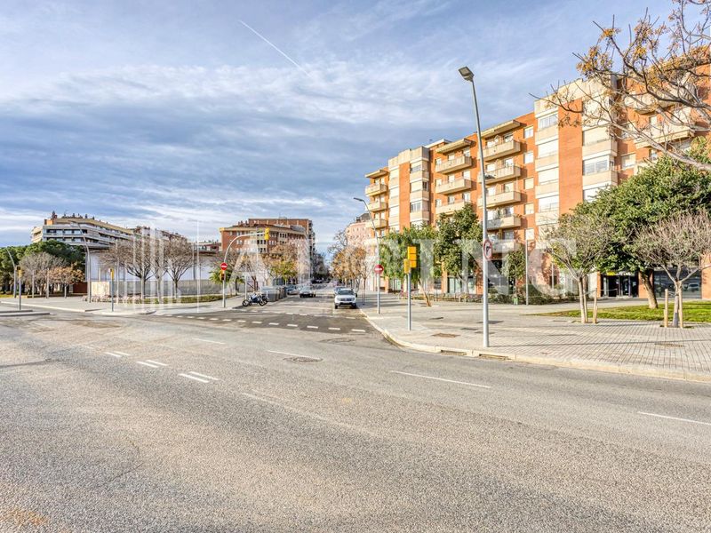 Foto 164106f0-2fe7-4f4e-a7c3-aee86d0c5faa. Local comercial a La Sagrera Barcelona