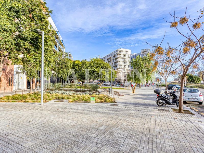 Foto 868e8ea2-004a-4097-a859-3e78385f1a6b. Local comercial a La Sagrera Barcelona