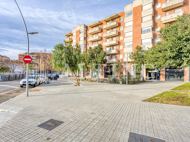 Foto aa8b55a0-2564-4f4b-b9e8-a48065809b5a. Local comercial a La Sagrera Barcelona