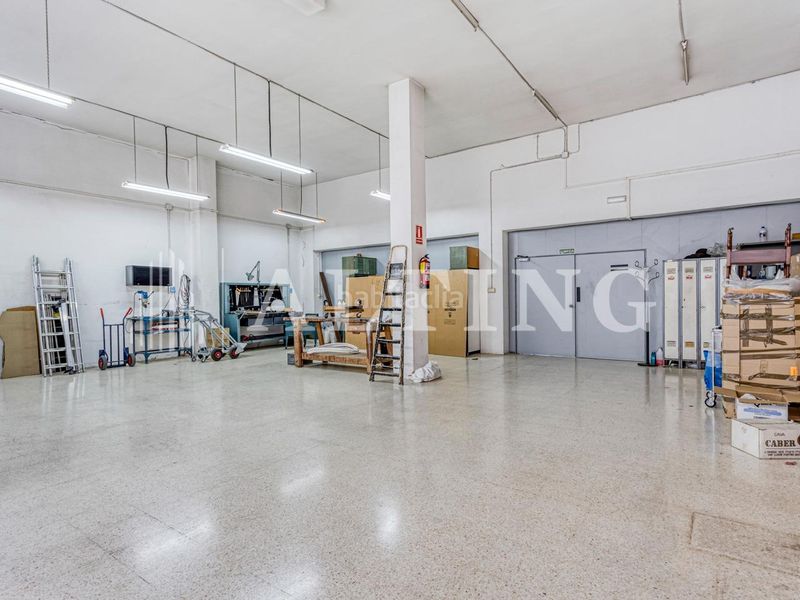Foto b74f59e1-707b-4198-874f-0d008572b395. Local comercial a La Sagrera Barcelona