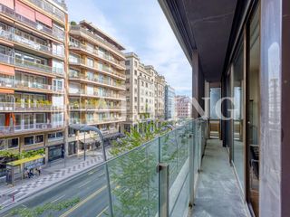 Pis  Vía via augusta. Encantador piso con parking y trastero en sant gervasi