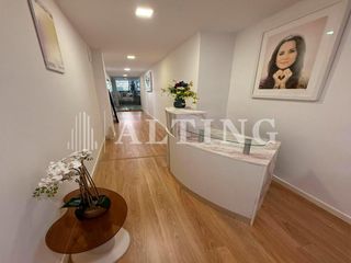 Business premise in Carrer villarroel 191. Local comercial en venta en rentabilidad frente al hospital clín