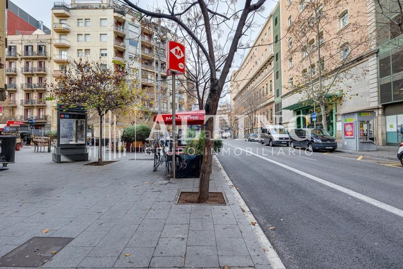 Foto ab733a21-16d3-460c-be5b-7abf431a5f39. Local comercial en carrer villarroel 191 local comercial en venta en rentabilidad frente al hospital clínic en Barcelona