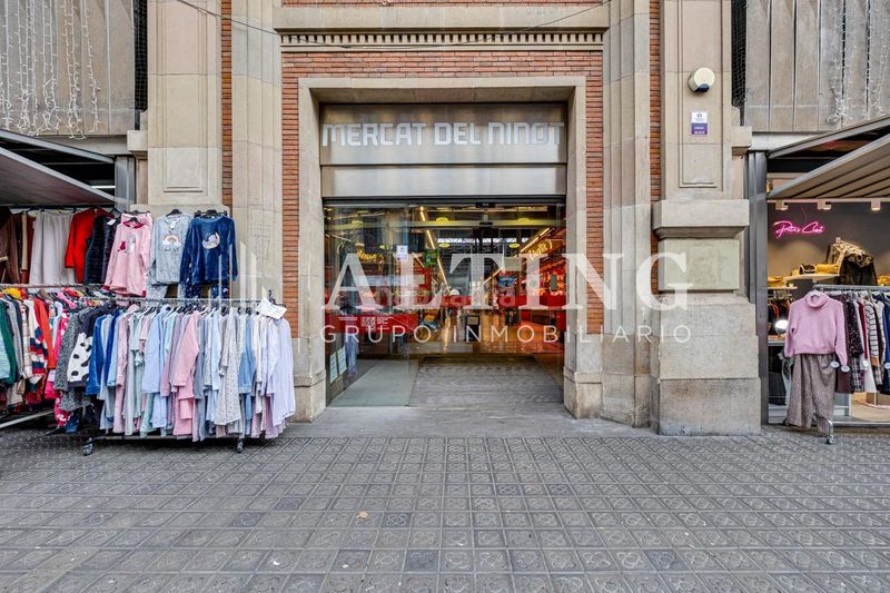 Foto b8776852-17e0-4568-b683-4dac6db1b916. Local comercial en carrer villarroel 191 local comercial en venta en rentabilidad frente al hospital clínic en Barcelona