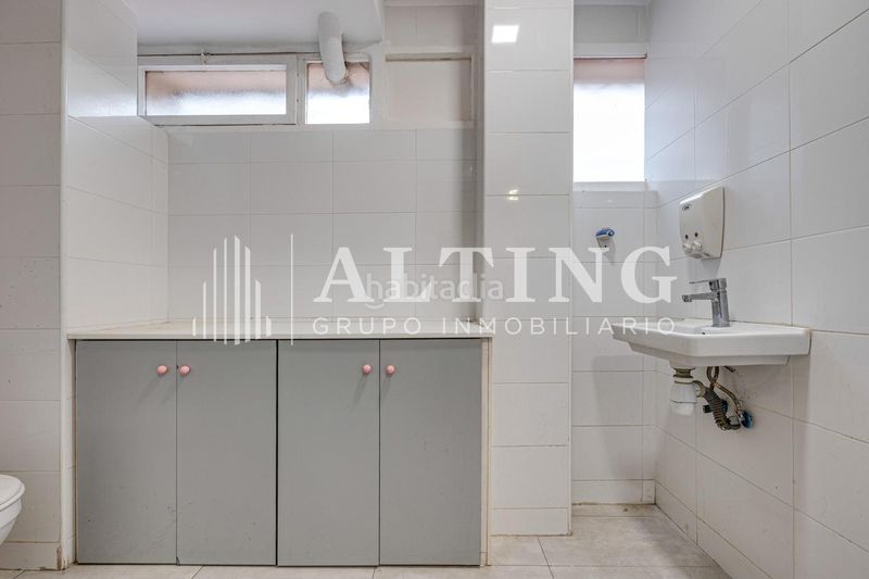 Foto d63b2009-4ca1-4075-8fe1-03b662e22dbc. Local comercial en carrer villarroel 191 local comercial en venta en rentabilidad frente al hospital clínic en Barcelona