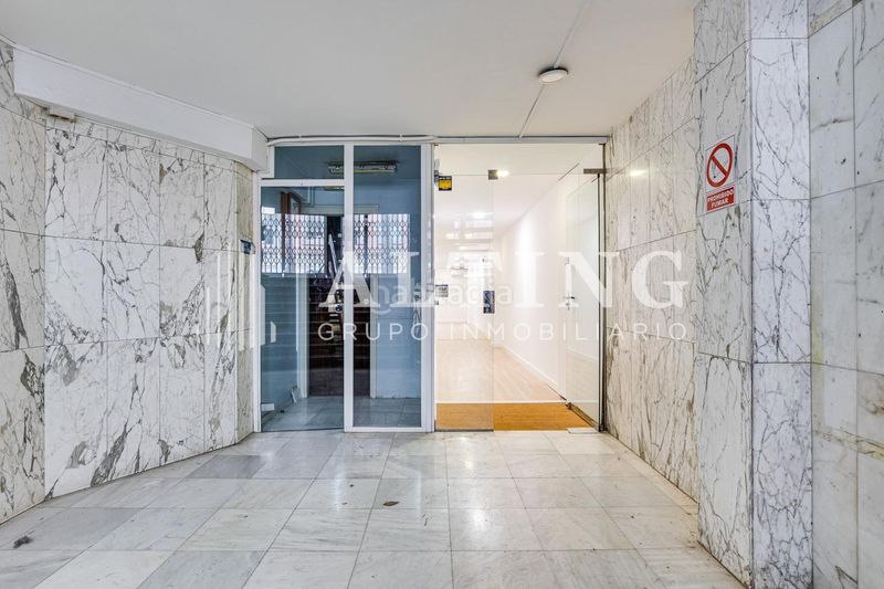 Foto e23fcbe6-8cbc-4eea-8f94-41354431d836. Local comercial en carrer villarroel 191 local comercial en venta en rentabilidad frente al hospital clínic en Barcelona
