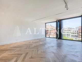 Pis  Carrer carrer aribau. Encanto y diseño en vivienda recién renovada en finca representa