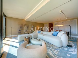 Pis  Carrer carrer aribau. Elegancia renovada en finca histórica a pasos de vía augusta