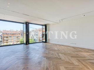 Flat  Carrer carrer aribau. Encanto y diseño en vivienda recién renovada en finca representa